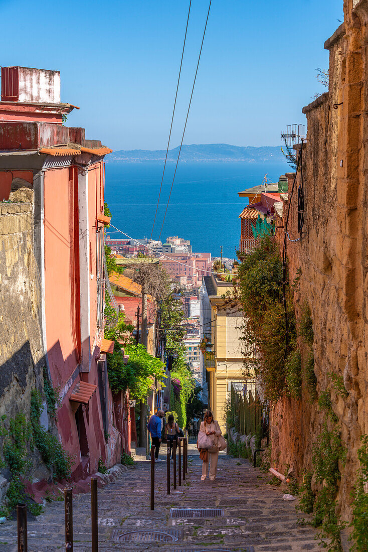 Blick von oben auf Neapel und die Amalfiküste im Hintergrund, Neapel, Kampanien, Italien, Europa