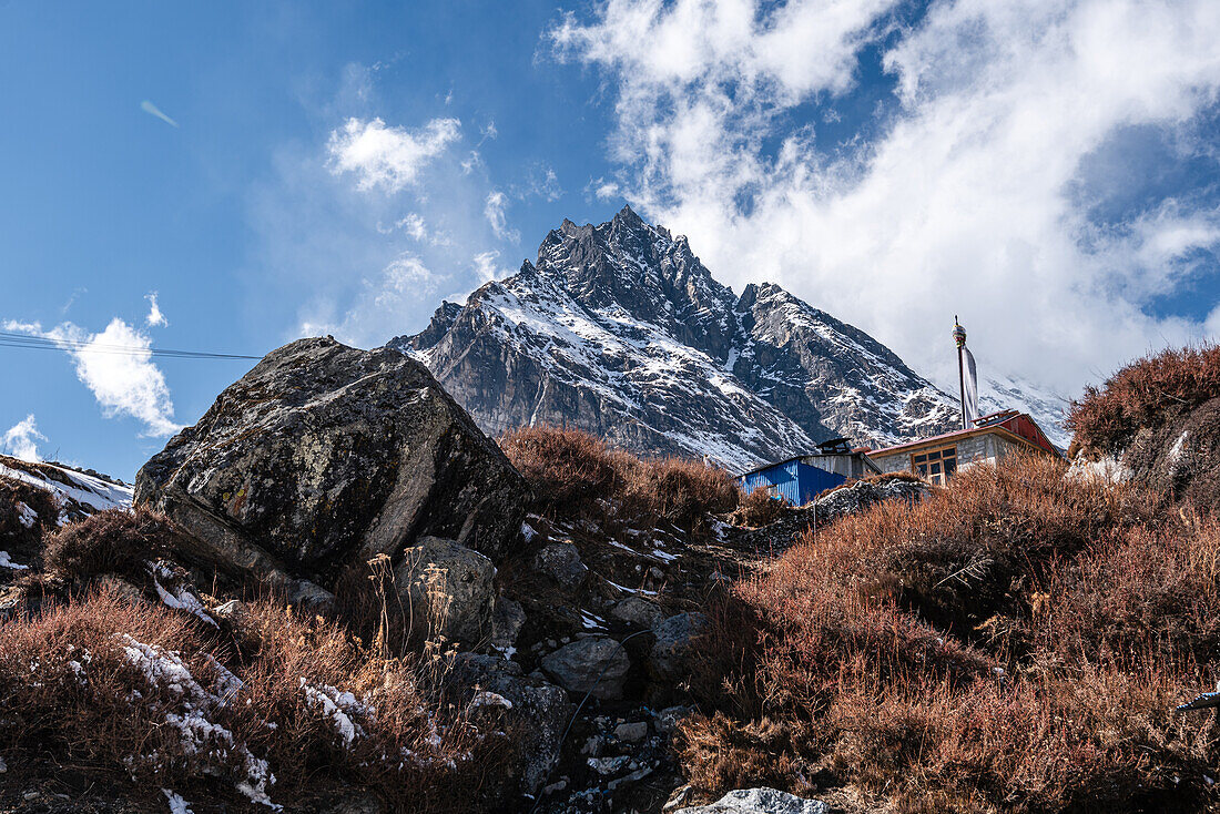 Ascending to the rocky summit of Langtang Lirung, Langtang Valley Trek, Himalayas, Nepal, Asia