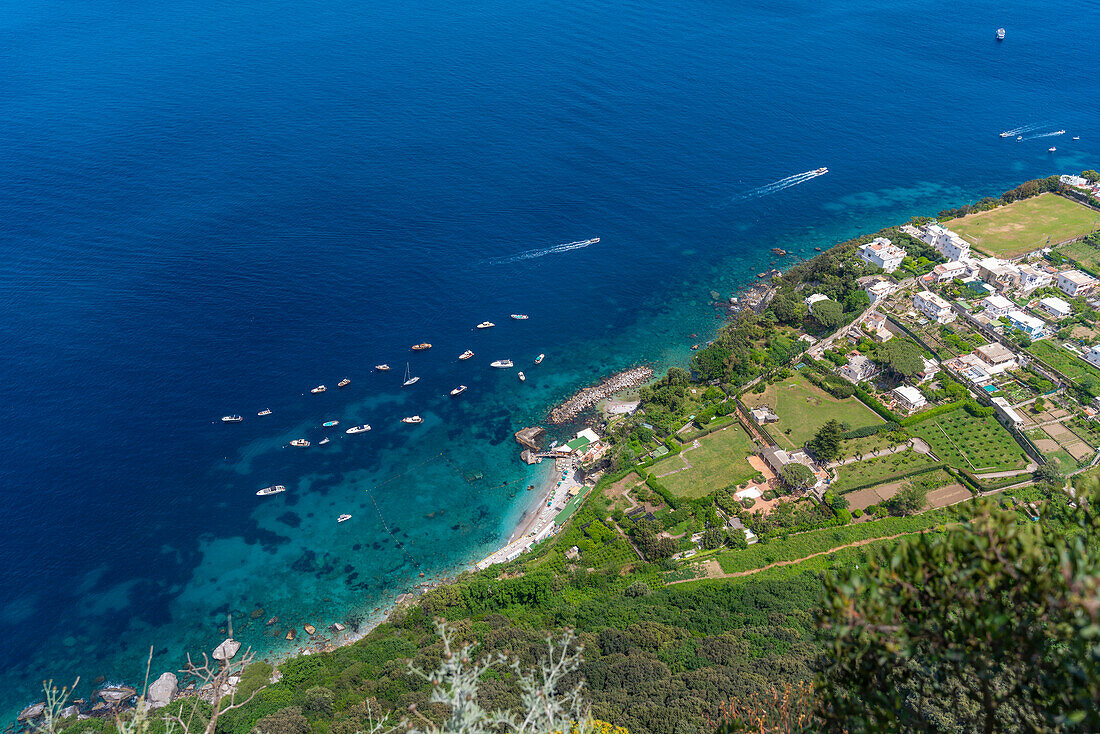 Blick auf Meer und Küste vom Anacapri-Panorama-Aussichtspunkt, Anacapri, Insel Capri, Golf von Neapel, Kampanien, Italien, Mittelmeer, Europa