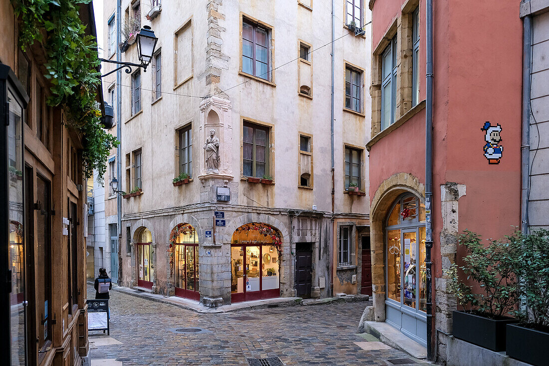 Stadtbild der Place de la Trinite, ein Platz in Vieux-Lyon, dem ältesten Viertel der Stadt, UNESCO-Weltkulturerbe, Lyon, Auvergne Rhone Alpes, Frankreich, Europa