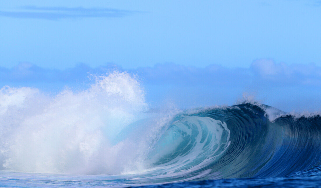 Brechende Welle, Teahupo'o, Tahiti, Französisch-Polynesien, Südpazifik, Pazifik