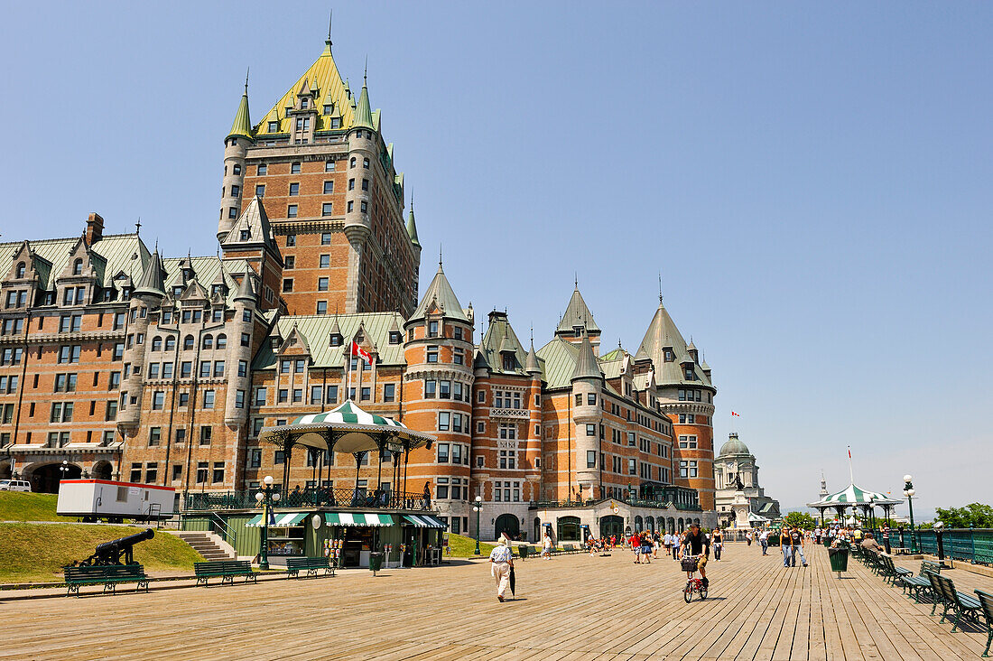 Chateau Frontenac and Dufferin Terrace, UNESCO World Heritage Site, Quebec City, Province of Quebec, Canada, North America