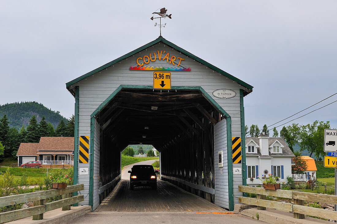 Covered bridge, Saguenay National Park, Riviere-Eternite district, Province of Quebec, Canada, North America