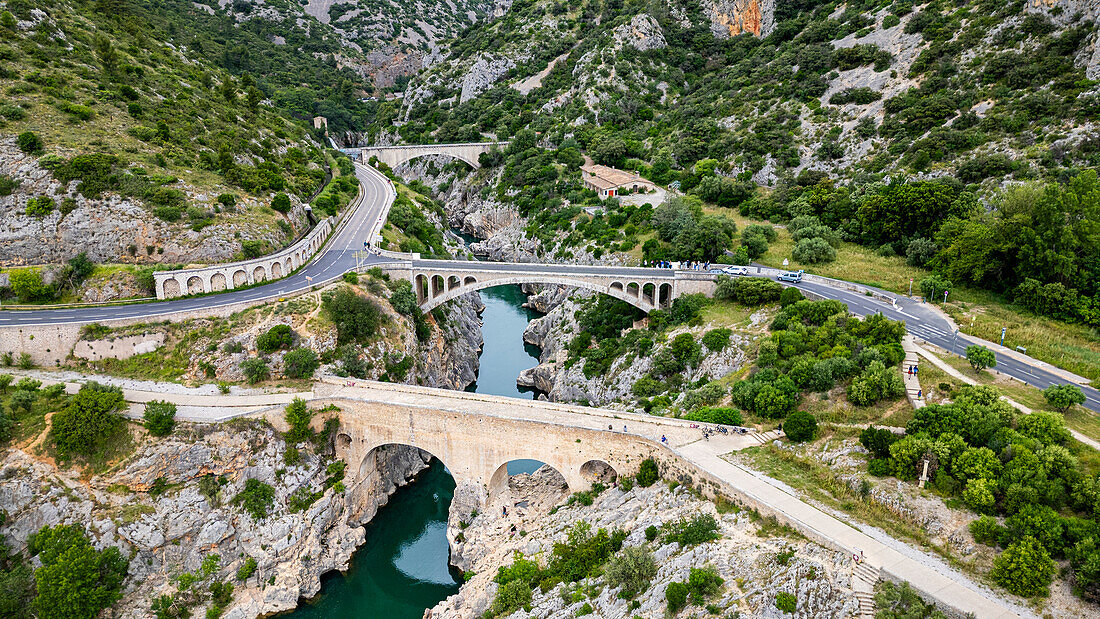 Luftaufnahme der Pont du Diable (Saint-Jean-de-Fos), UNESCO-Welterbe, Causses und Cevennen, Herault, Okzitanien, Frankreich, Europa