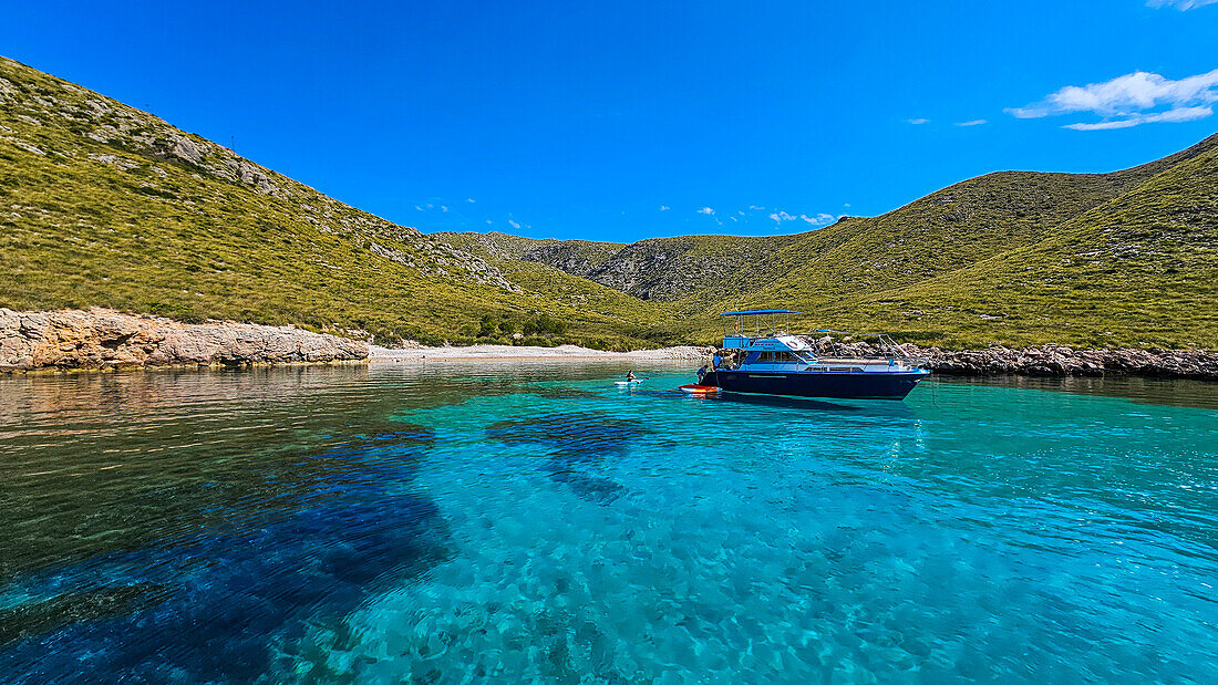 Türkisfarbenes Wasser auf der Halbinsel Formentor, Mallorca, Balearische Inseln, Spanien, Mittelmeer, Europa