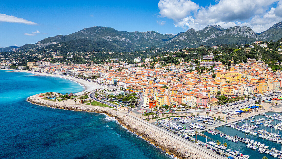 Luftaufnahme der Küstenstadt Menton, Alpes Maritimes, Provence-Alpes-Côte d'Azur, Côte d'Azur, Frankreich, Europa