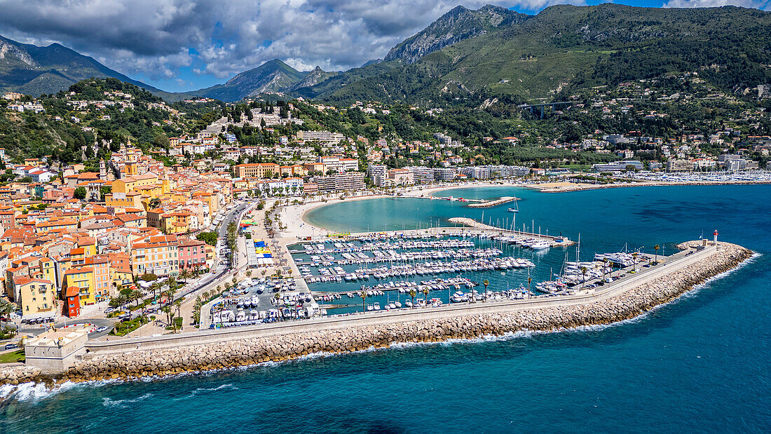 Luftaufnahme der Küstenstadt Menton, Alpes Maritimes, Provence-Alpes-Côte d'Azur, Côte d'Azur, Frankreich, Europa