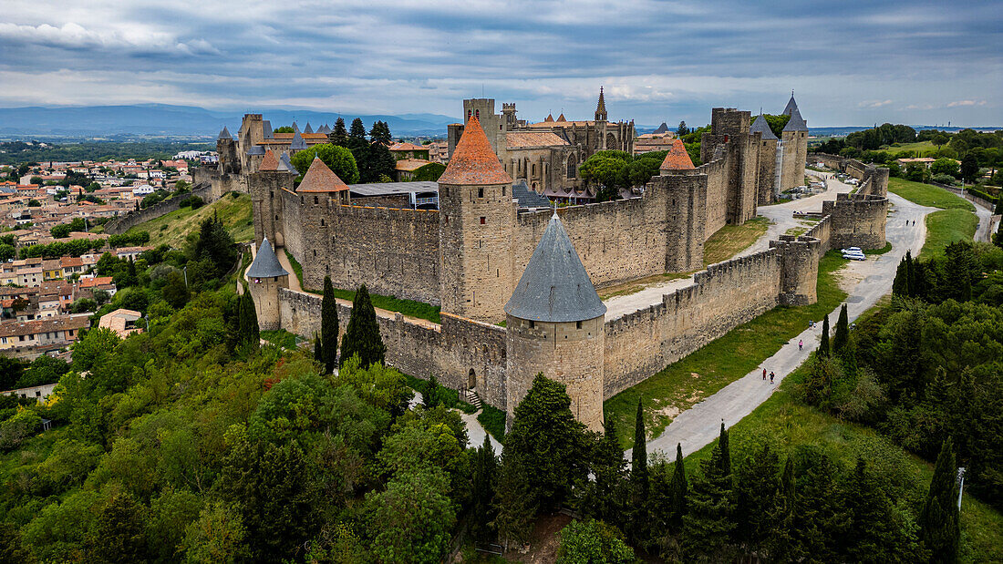 Luftaufnahme der Zitadelle Cite de Carcassonne, UNESCO-Weltkulturerbe, Carcassonne, Aude, Okzitanien, Frankreich, Europa