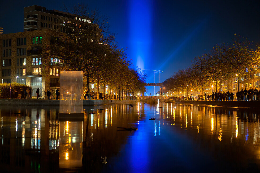 Eindhovener Gracht bei Nacht während des Glow-Lichtfestivals, Eindhoven, Nordbrabant, Niederlande, Europa