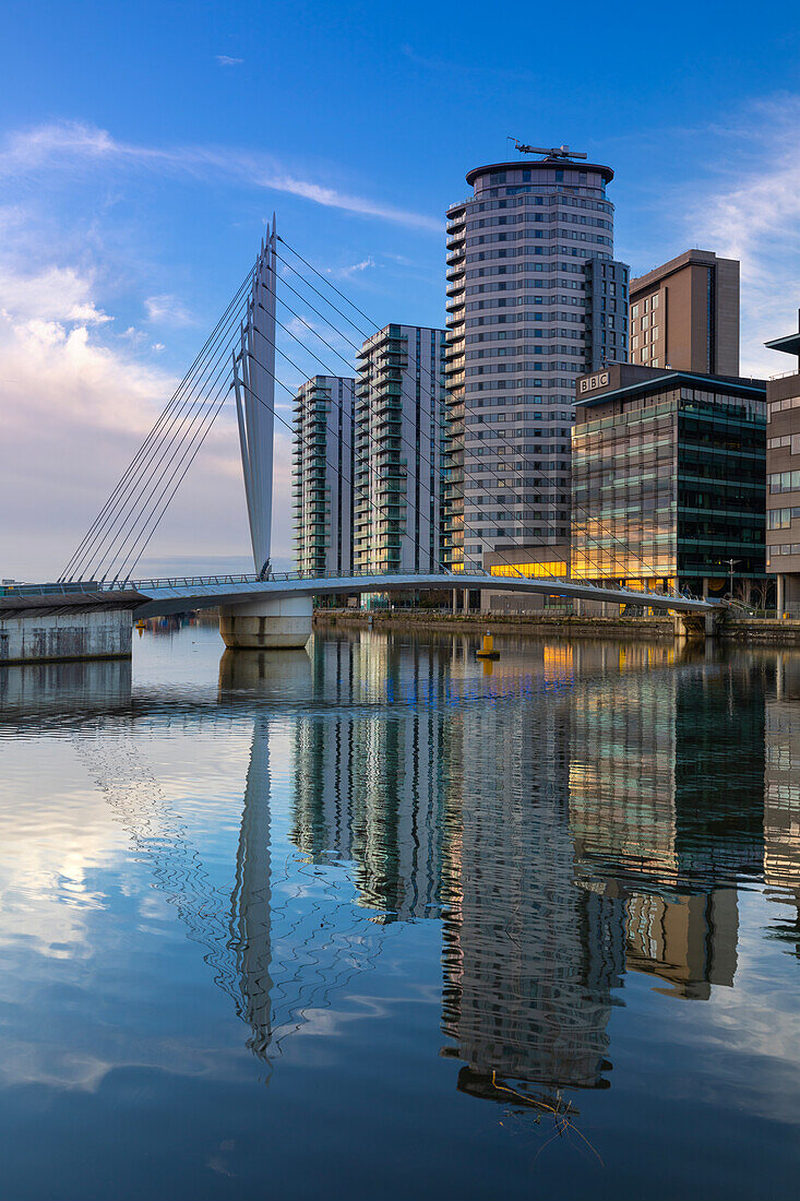 Media City UK, Fußgängerbrücke, Greater Manchester, England, Vereinigtes Königreich, Europa