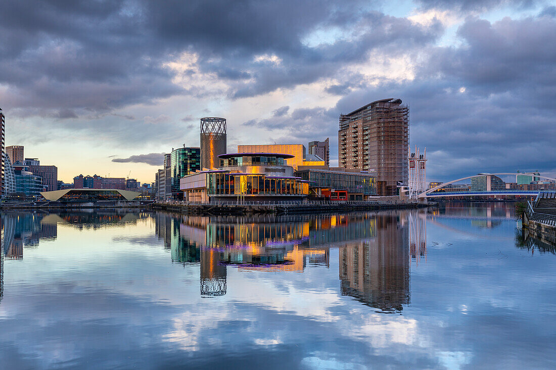 The Lowry Centre and Theatre, Media City UK, Salford Quays, Greater Manchester, England, United Kingdom, Europe