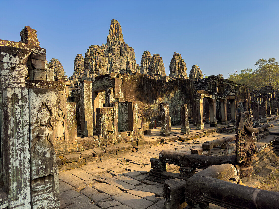 Bayon, der Staatstempel von König Jayavarman VII. aus dem späten 12. Jahrhundert, UNESCO-Welterbe, inmitten von Angkor Thom, Kambodscha, Indochina, Südostasien, Asien