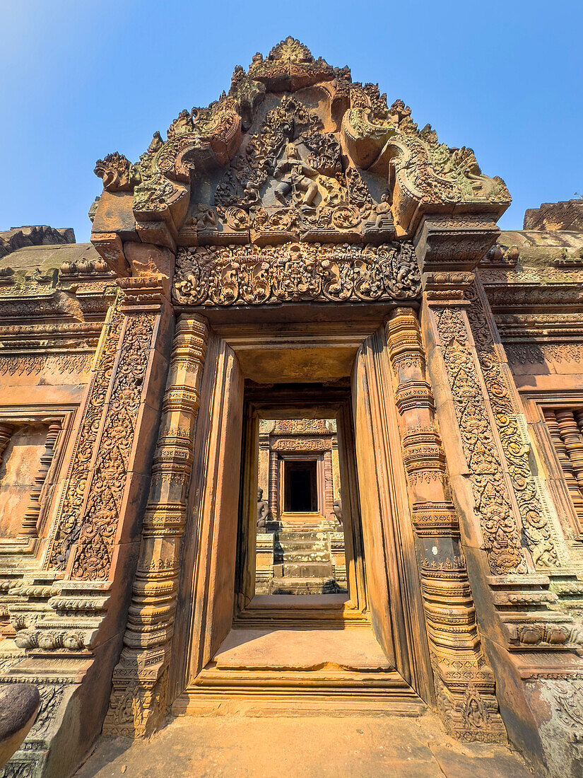 Banteay Srei Temple, a miniature temple complex built entirely of red sandstone in the area of Angkor, UNESCO World Heritage Site, Cambodia, Indochina, Southeast Asia, Asia