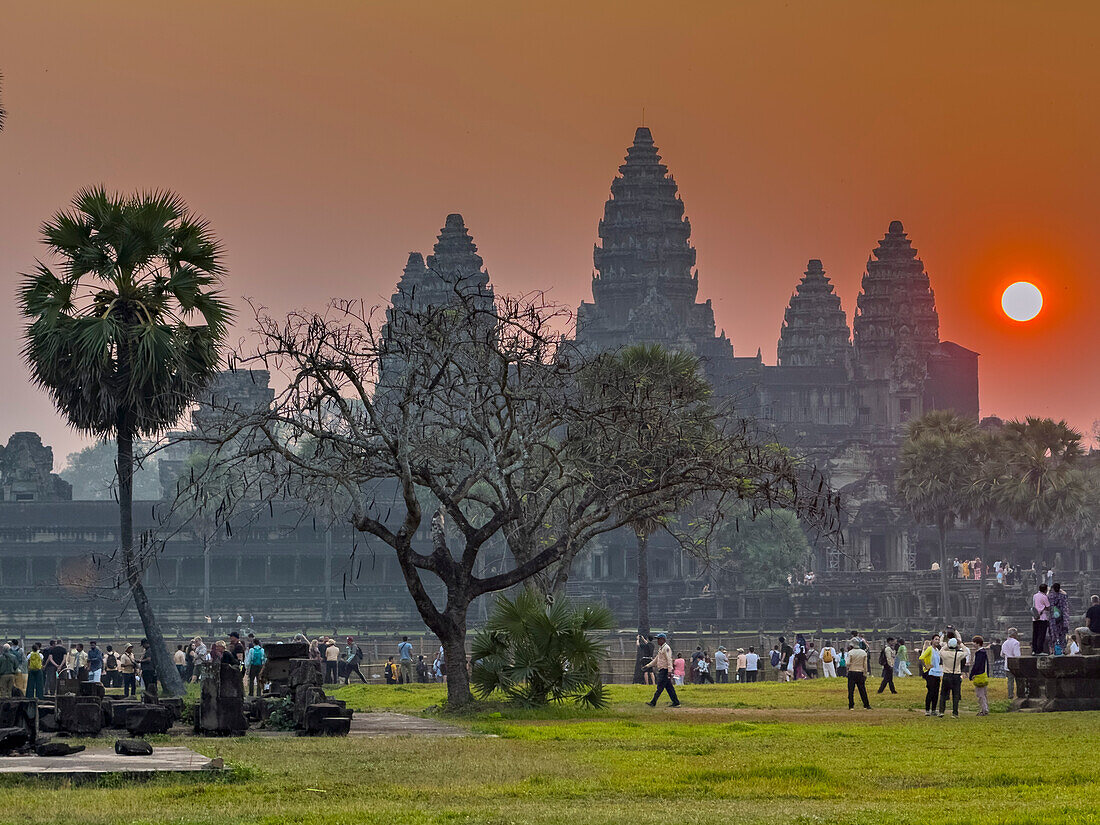 Angkor Wat, UNESCO World Heritage Site, a Hindu-Buddhist temple complex near Siem Reap, Cambodia, Indochina, Southeast Asia, Asia