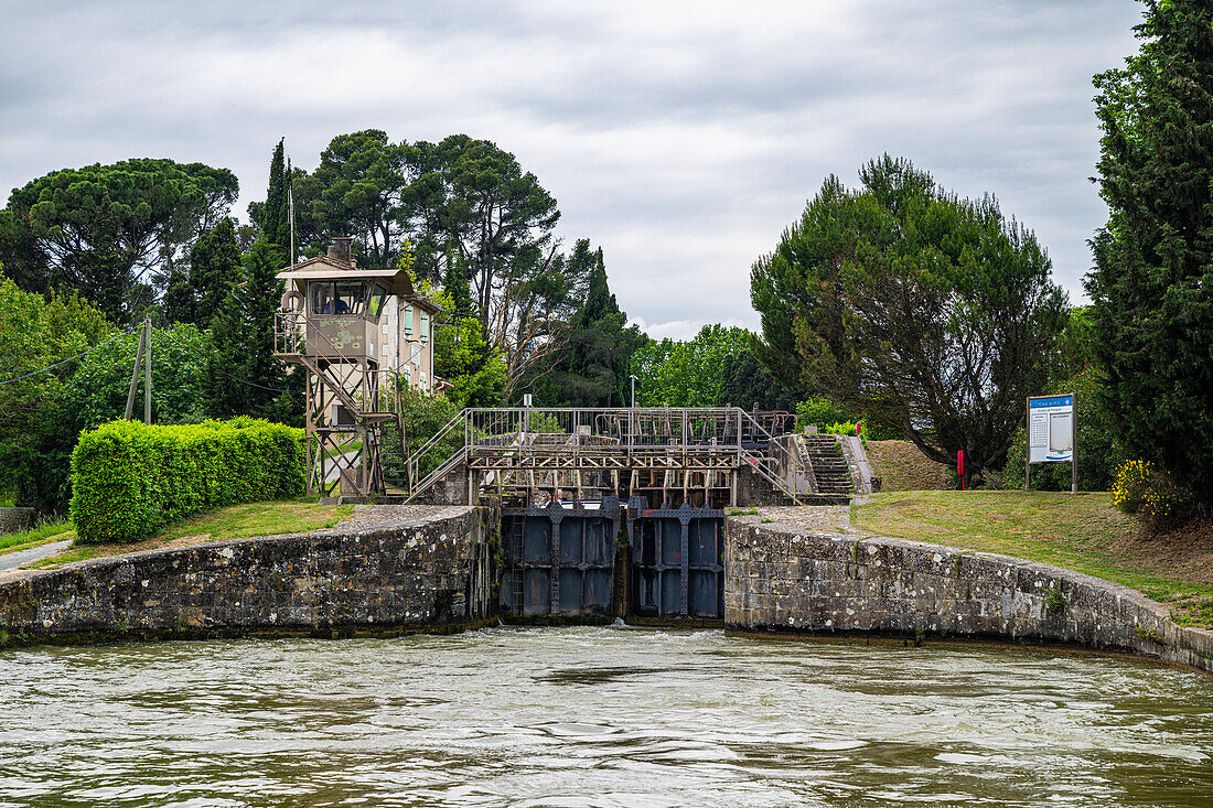 Canal du Midi in der Nähe von Carcassonne, UNESCO-Welterbe, Aude, Okzitanien, Frankreich, Europa