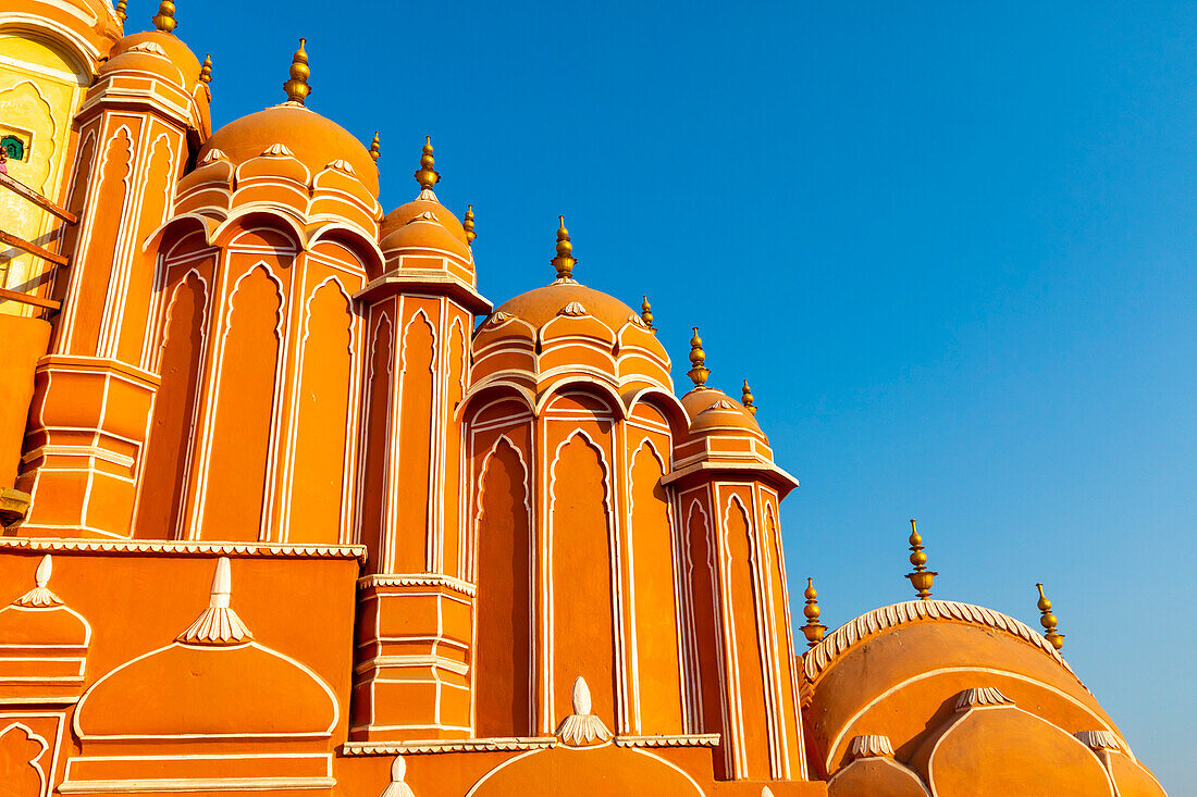 Die Fassade des Hawa Mahal (Palast der Winde), Jaipur, Rajasthan, Indien, Südasien, Asien