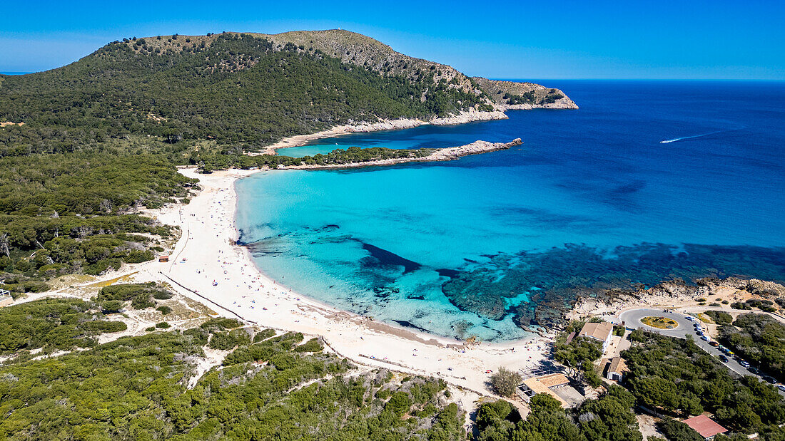 Küstenlinie und türkisfarbenes Meer, Mallorca, Balearen, Spanien, Mittelmeer, Europa