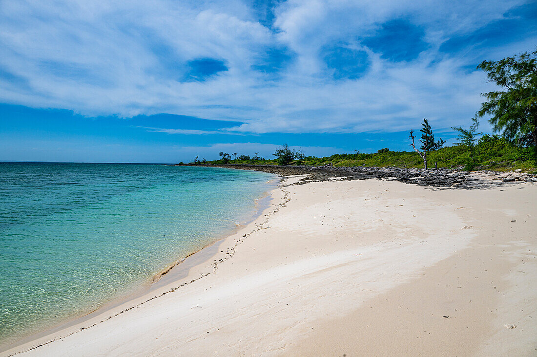 Weißer Sandstrand auf der Insel Sete Paus nahe der Insel Mosambik, Mosambik, Afrika