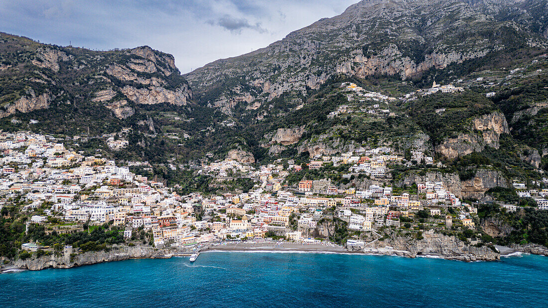 Luftaufnahme von Positano, Die Amalfiküste, UNESCO-Weltkulturerbe, Kampanien, Italien, Europa