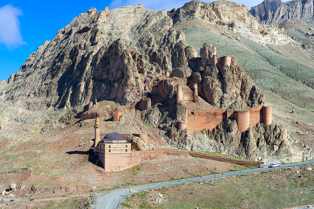 Ancient Urartu fortress near the Ishak Pasha Palace, Dogubayazit, Turkey, Asia Minor, Asia