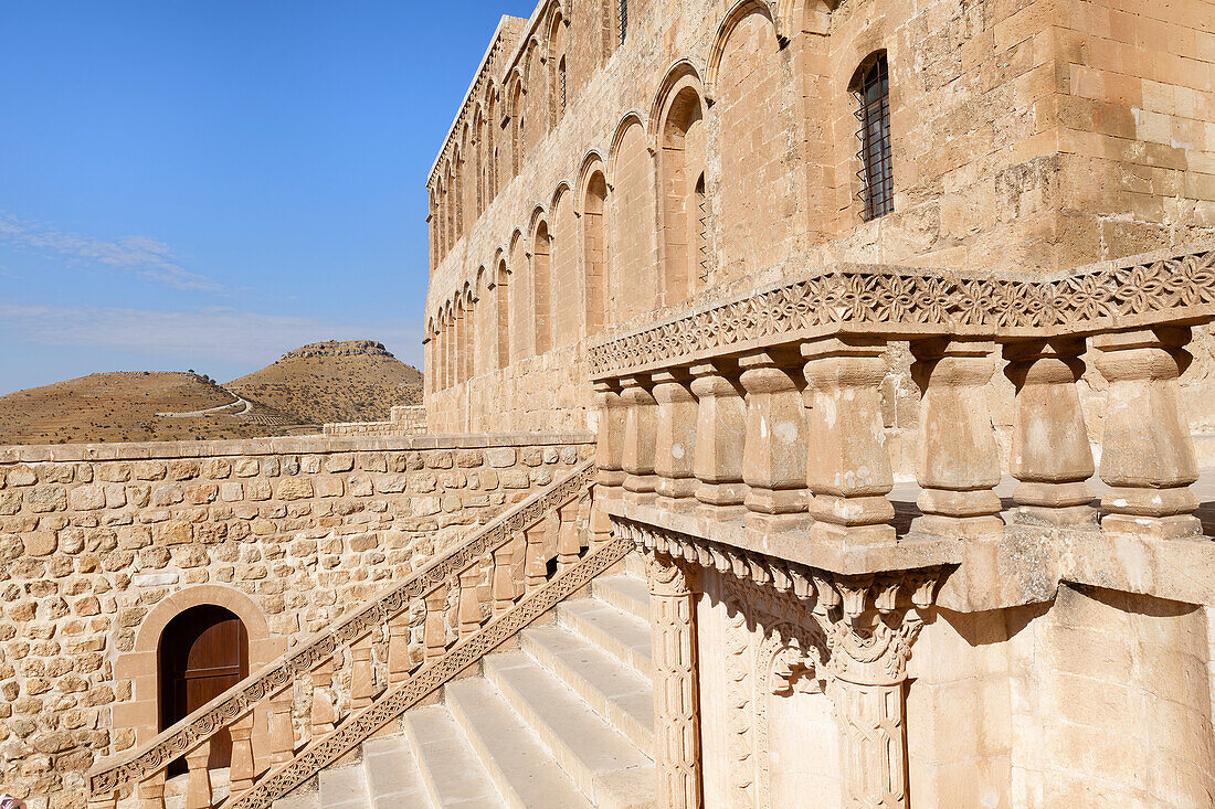 Kloster des Heiligen Ananias, bekannt als Deyrulzafaran oder Safran-Kloster, Treppe, Mardin, Türkei, Kleinasien, Asien