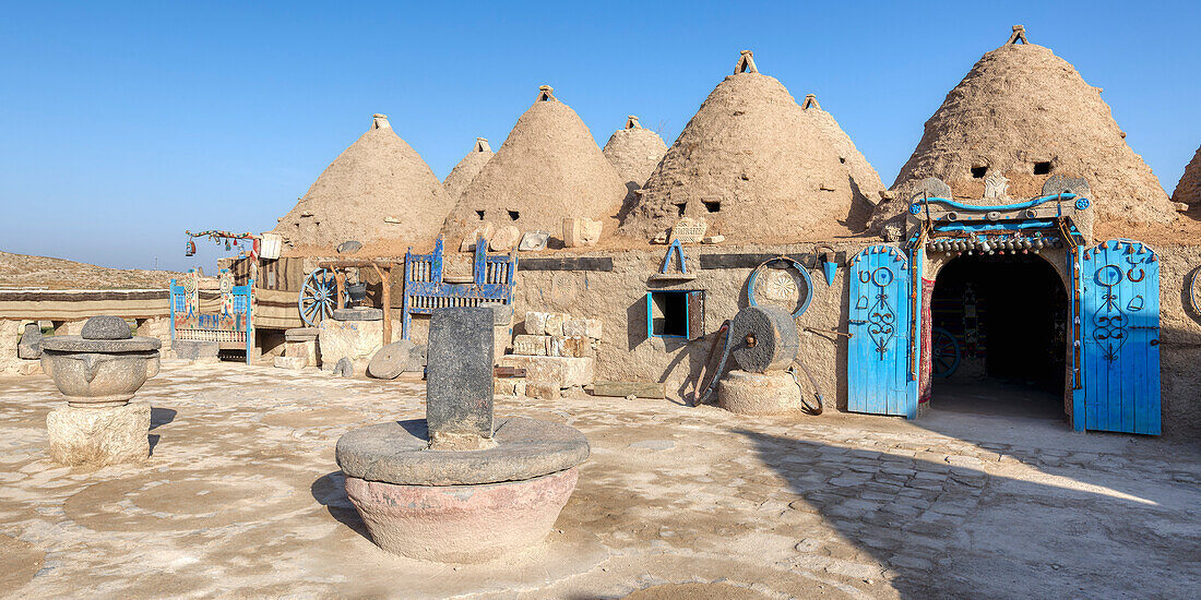 Traditionelle Lehmziegelhäuser in Form von Bienenstöcken, Harran, Türkei, Kleinasien, Asien