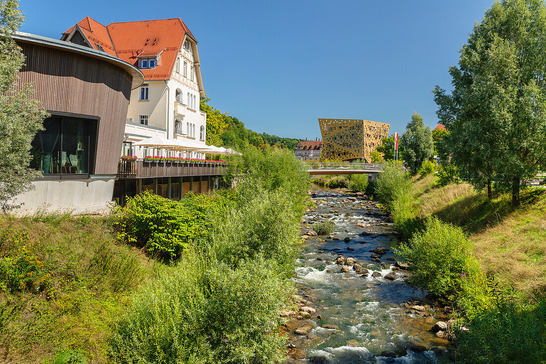 Blick von der Hirzel-Villa auf das Forum Gold und Silber, Fluss Rems, Schwäbisch Gmund, Remstal, Baden-Württemberg, Deutschland, Europa