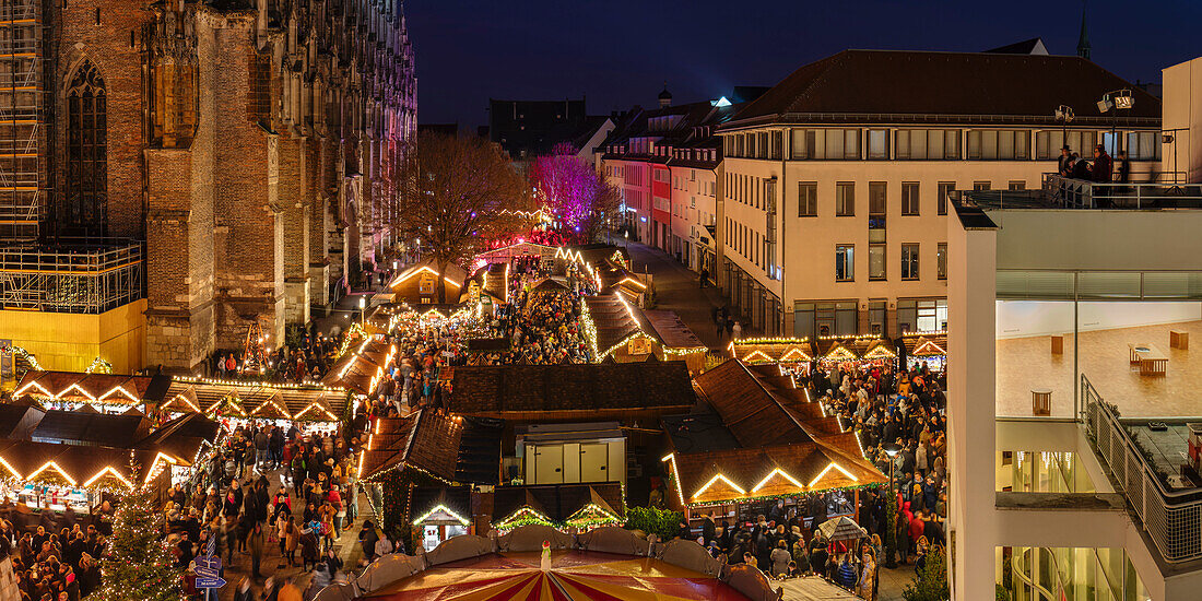 Christmas market in front of the Cathedral on Munsterplatz, Ulm, Baden-Wurttemberg, Germany, Europe