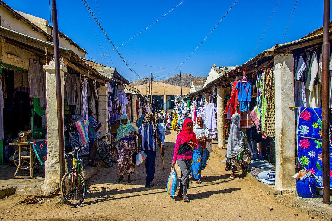 Der farbenfrohe Montagsmarkt von Keren, Eritrea, Afrika