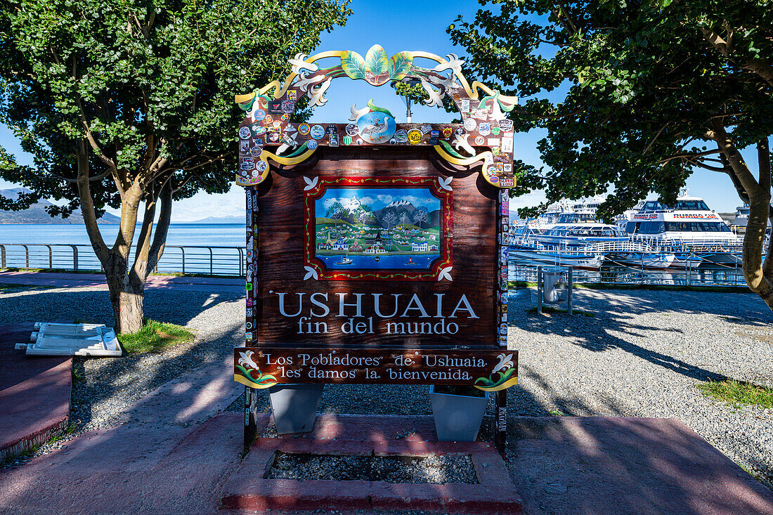 Verziertes Schild, Yachthafen von Ushuaia, Feuerland, Argentinien, Südamerika