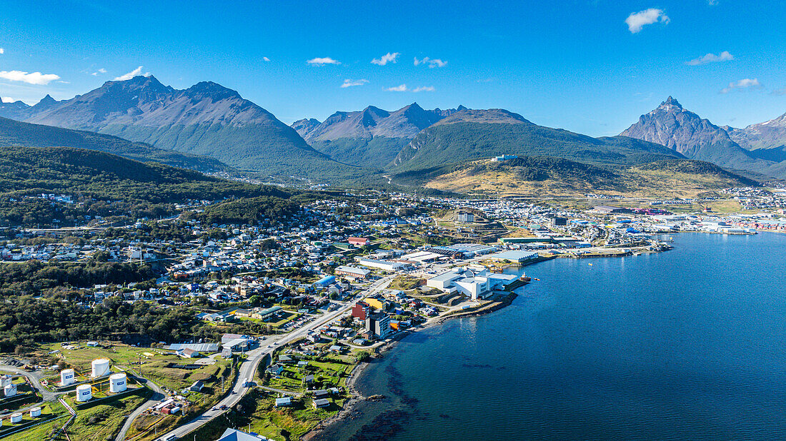 Luftaufnahme von Ushuaia, Beagle-Kanal, Feuerland, Argentinien, Südamerika