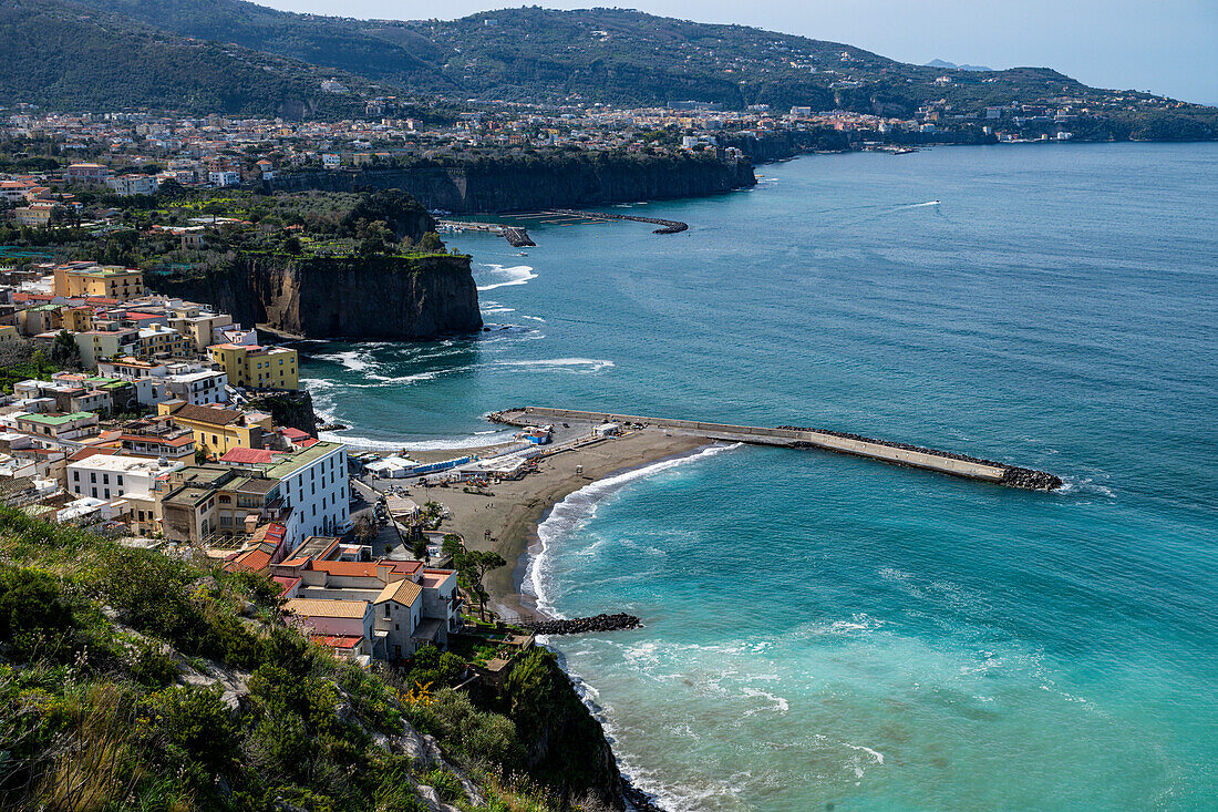 Blick über Sorrento, Bucht von Neapel, Kampanien, Italien, Europa