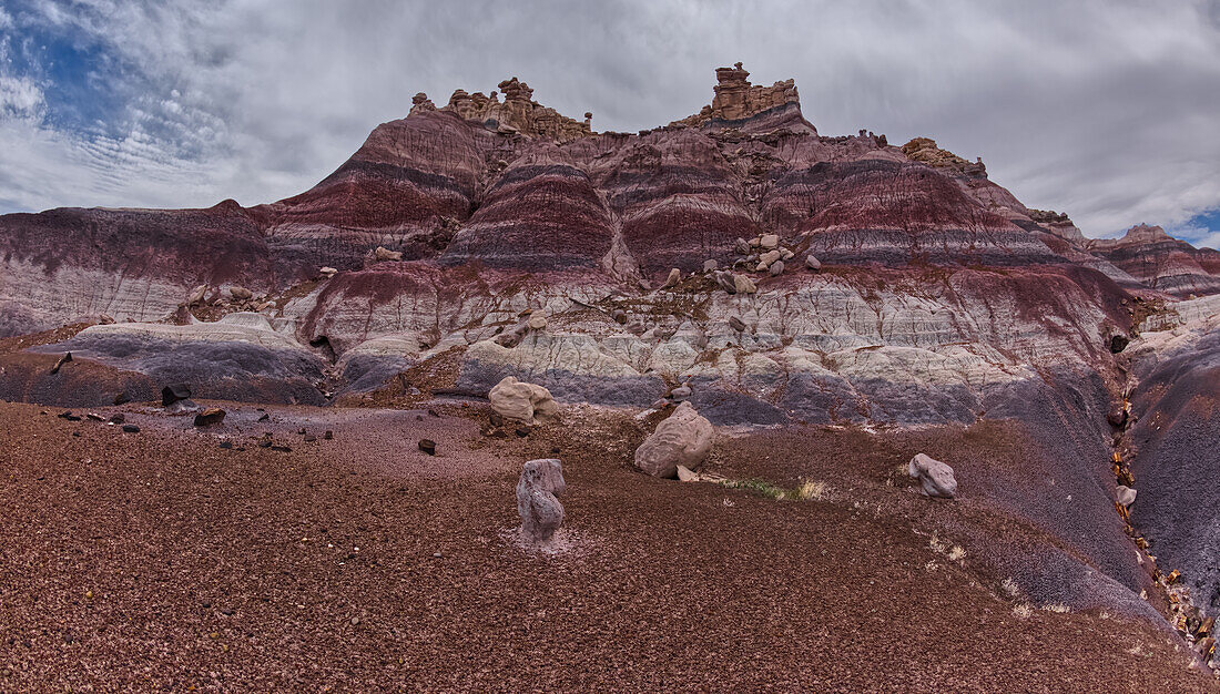 Der Billings Gap Overlook an der Ostseite der Blue Mesa im Petrified Forest National Park, Arizona, Vereinigte Staaten von Amerika, Nordamerika