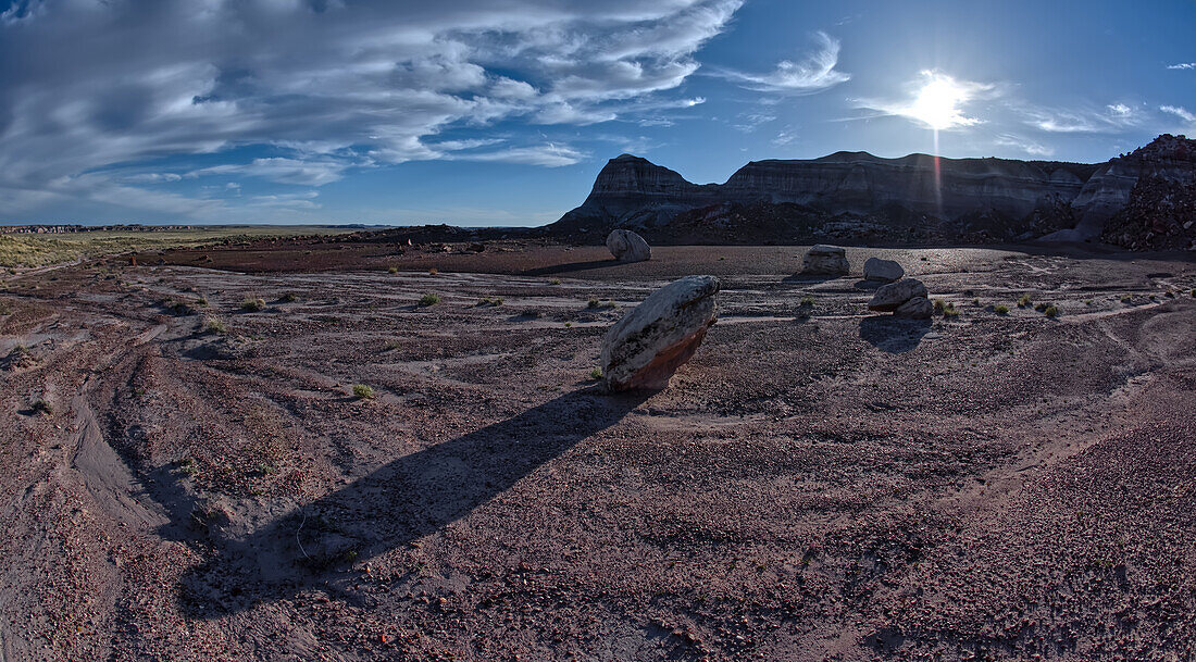 Die Ostklippen von Blue Mesa bei Sonnenuntergang, Petrified Forest National Park, Arizona, Vereinigte Staaten von Amerika, Nordamerika