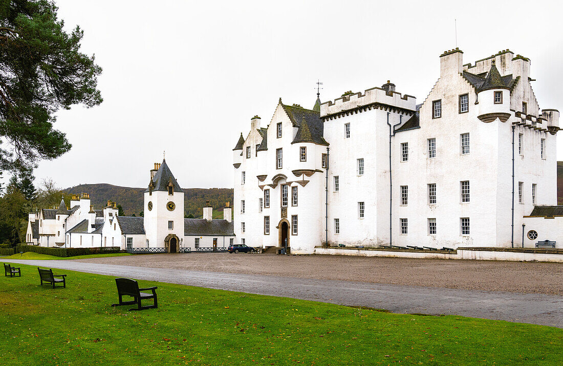 Blair Castle, Heimat der letzten verbliebenen Privatarmee Europas, der Atholl Highlanders, Blair Atholl, Perthshire, Highlands, Schottland, Vereinigtes Königreich, Europa