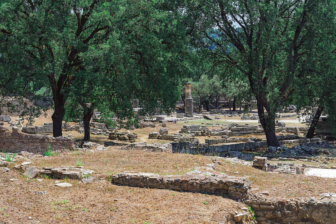 Antike Ruinen der archäologischen Stätte von Olympia, UNESCO-Welterbestätte, Peloponnes, Griechenland, Europa