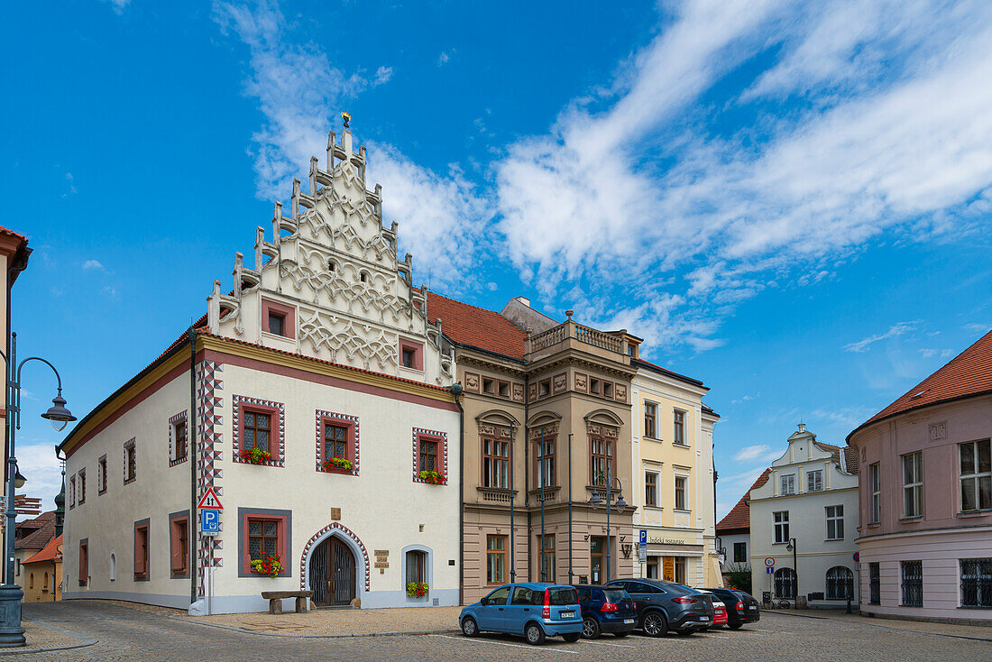 Haus mit verziertem Giebel in Zizkovo namesti, Tabor, Tschechische Republik (Tschechien), Europa