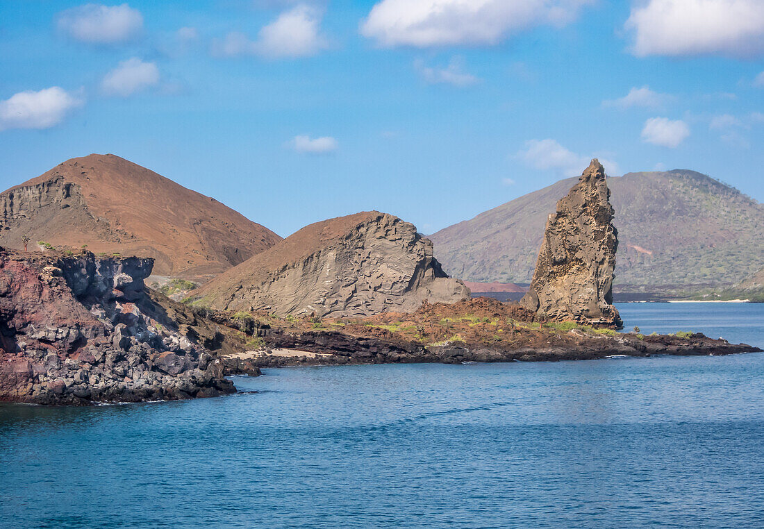 Pinnacle Rock, ein vulkanischer Pfropfen auf der Insel Bartolome, eines der spektakulärsten Merkmale der Galapagos-Inseln, UNESCO-Weltnaturerbe, Ecuador, Südamerika