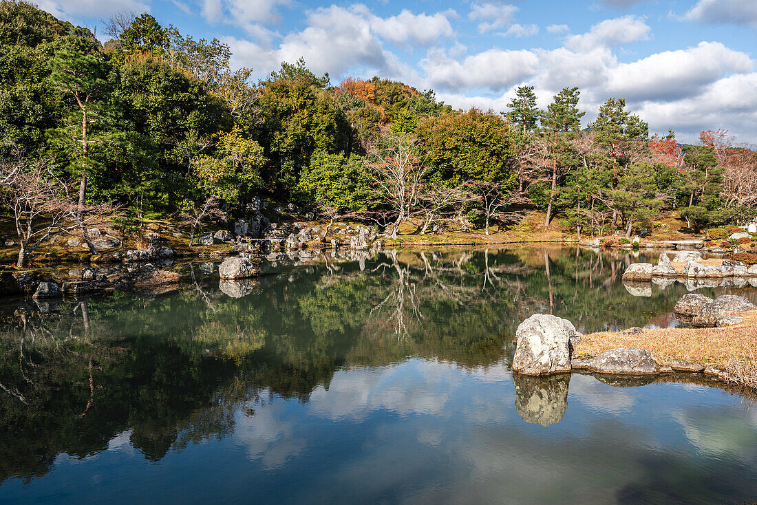 Sogenchi Teien lake, tranquil Zen garden of Tenryu-ji, UNESCO World Heritage Site, in Arashiyama, Kyoto, Honshu, Japan, Asia