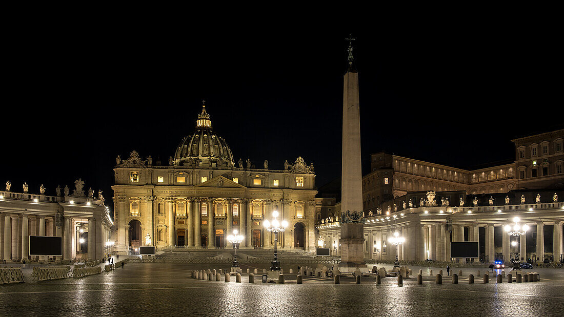 Night view of Saint Peter's Square in Vatican City, the papal enclave in Rome, with the Vatican obelisk, an ancient Egyptian obelisk, at the centre and St. Peter's Basilica in the background, UNESCO World Heritage Site, Rome, Lazio, Italy, Europe