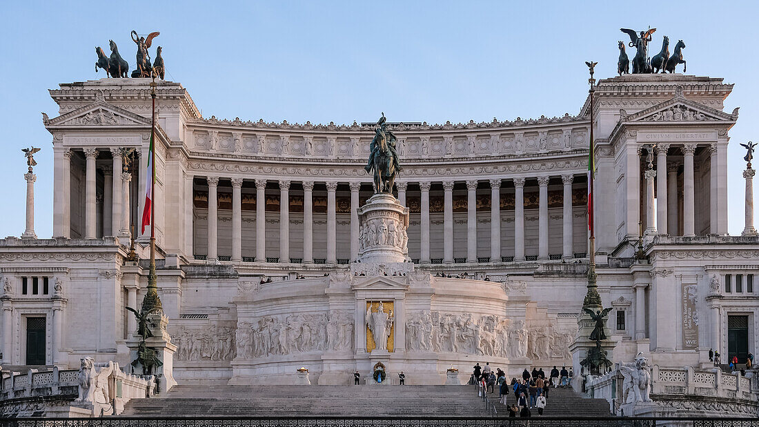 Architektonisches Detail des Nationaldenkmals Viktor Emanuel II., UNESCO-Welterbe, erbaut zwischen 1885 und 1935 zu Ehren von Viktor Emanuel II., dem ersten König des vereinigten Italiens, Rom, Latium, Italien, Europa