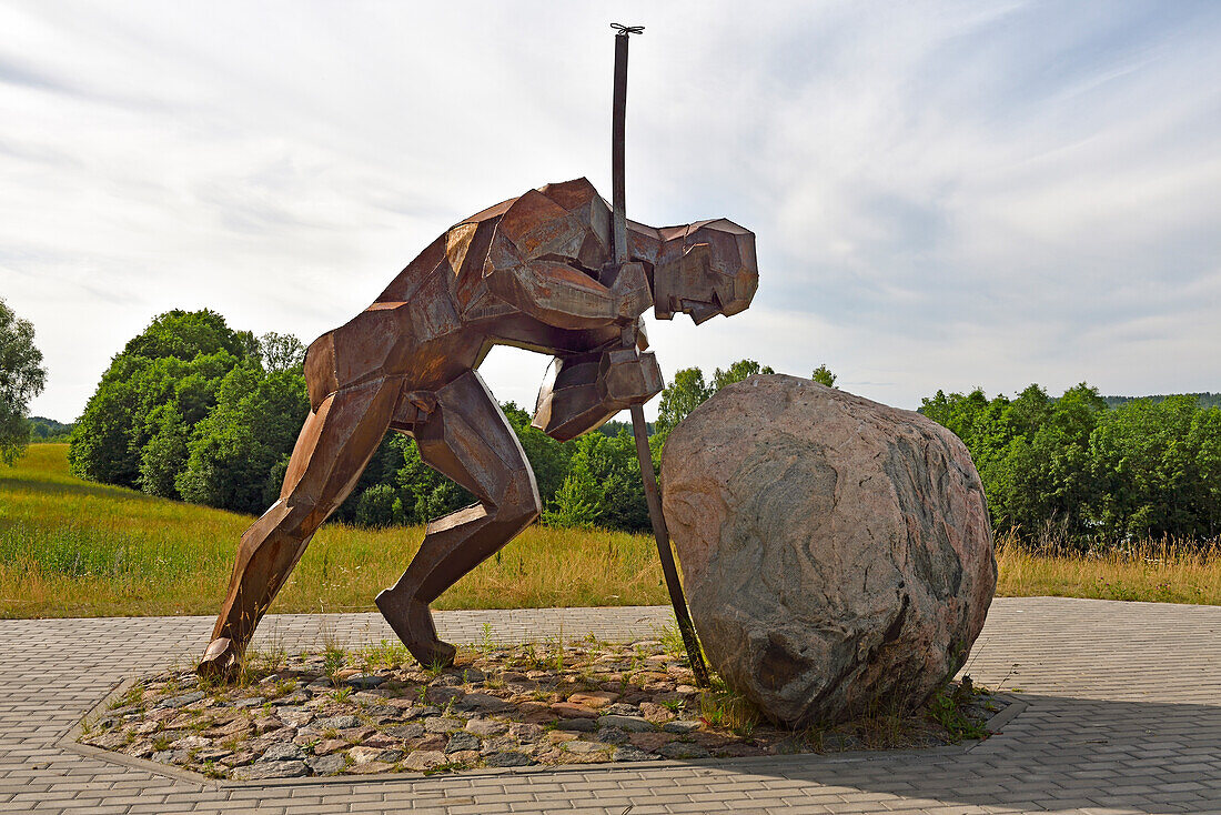 The Roadworker sculpture, by Ignalina's sculptors Jonas Grunda et Raimundas Zievys, standing on the parking Kaukiske near Paluse, Aukstaitija National Park, Lithuania, Europe