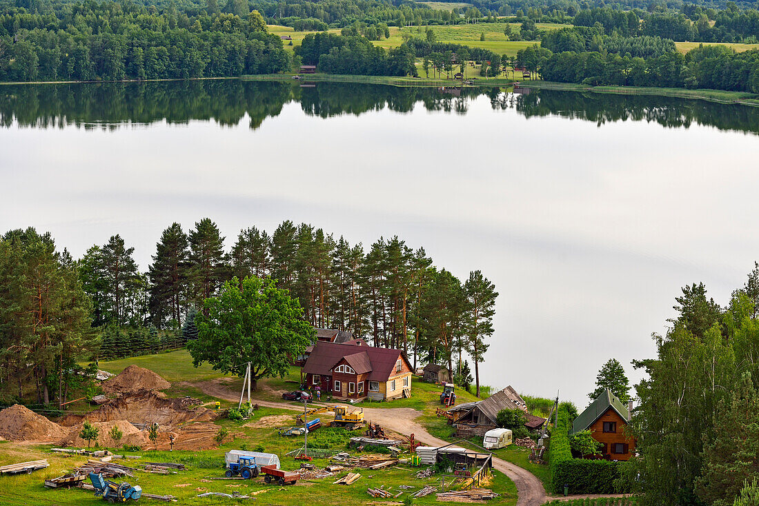 Blick über den Ukojas-See vom Fernmelde- und Aussichtsturm Siliniskes, Ginuciai, Aukstaitija-Nationalpark, Litauen, Europa