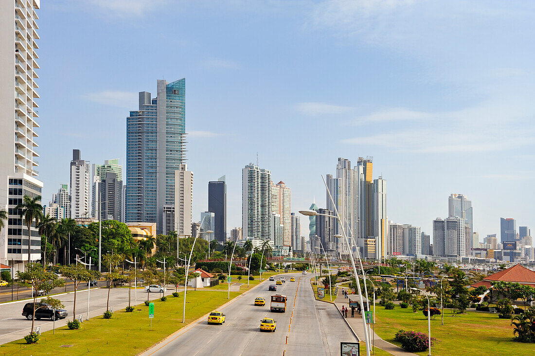 The Cinta Costera (Malecon), a new road and promenade built on reclaimed land from the bay of Panama, Panama City, Republic of Panama, Central America