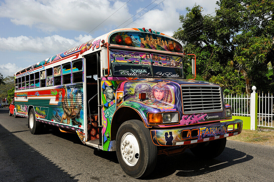 Diablo Rojo (Roter Teufel) Bus in Panama, Colon, Republik Panama, Mittelamerika