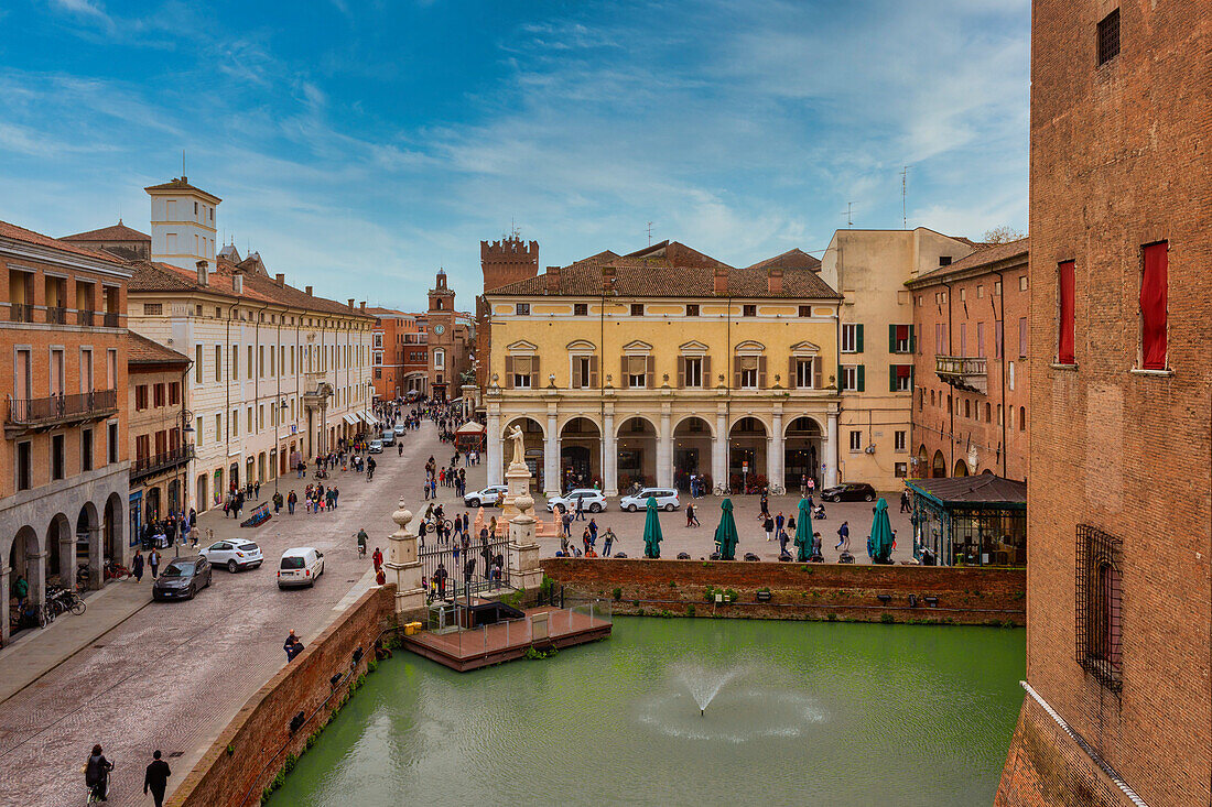 Piazza Savonarola und Burggraben, Ferrara, Emilia Romagna, Italien, Europa