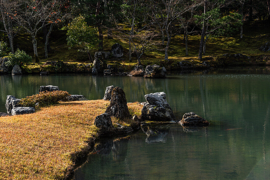 Steinerner Zen-Garten-See des Tenryu-ji-Tempels, UNESCO-Weltkulturerbe, Kyoto, Honshu, Japan, Asien