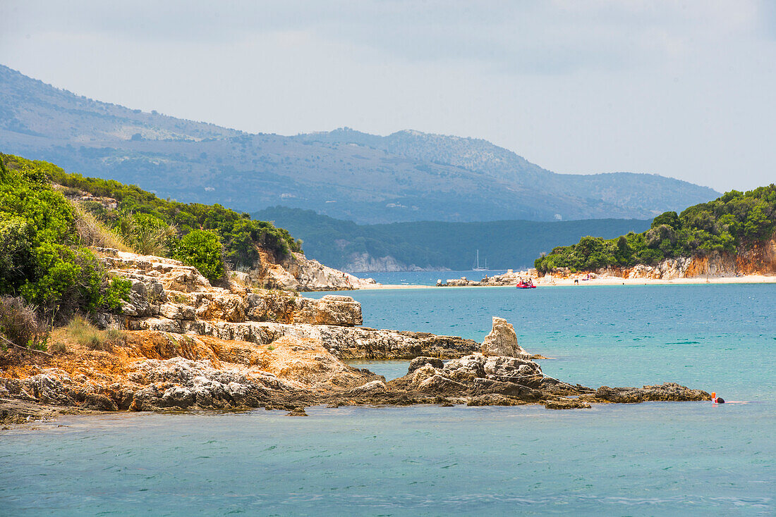 Inselchen und Strände von Ksamil, südlich von Saranda, Ionische Küste, Albanien, Europa