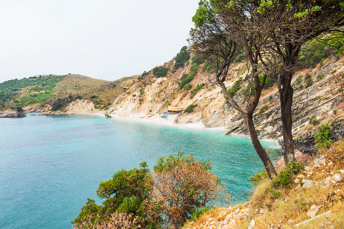 Bucht an der Ionischen Küste in der Nähe von Saranda, Südalbanien, Europa