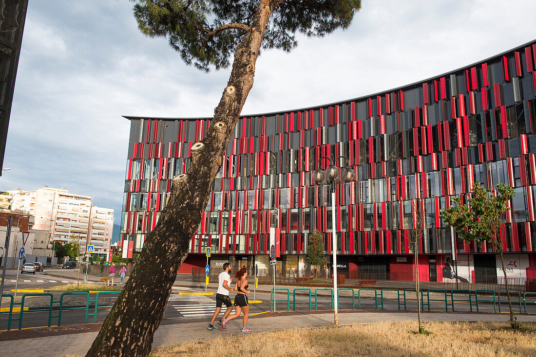 Fassade des Arena Shopping Centers mit dem Air Albania Stadion, Tirana, Albanien, Europa